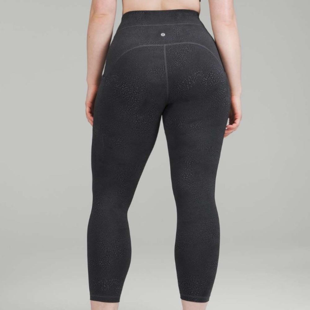 Lululemon Power Thru Leggings in Crackle Glaze Coal Black | Size 8, 25” Inseam